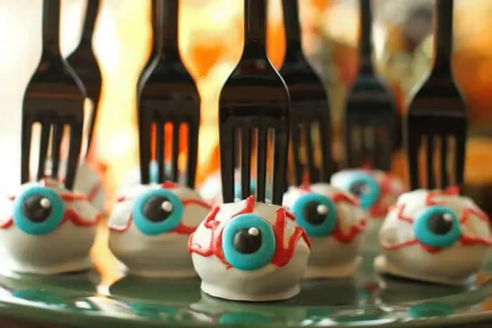 Eyeball Cake Pops